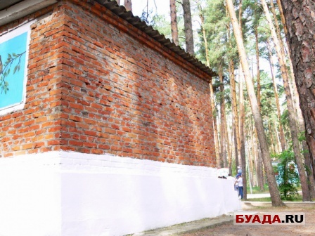 Кто был в лагере БОР, тот вспомнит для чего эти выемки в стене )